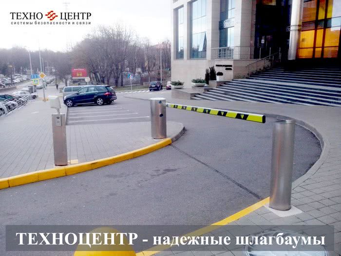 Шлагбаум возле офиса компании «Велком» Шлагбаум, установленный Техноцентром у главного офиса компании «Велком»